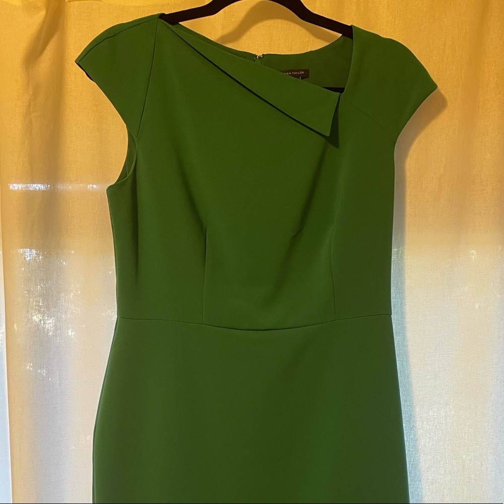 Ann Taylor Green Capped Sleeve Knee Length Dress